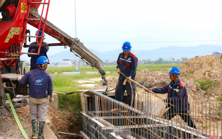 Công trường dự án VSIP Hà Tĩnh rộn vang tiếng máy